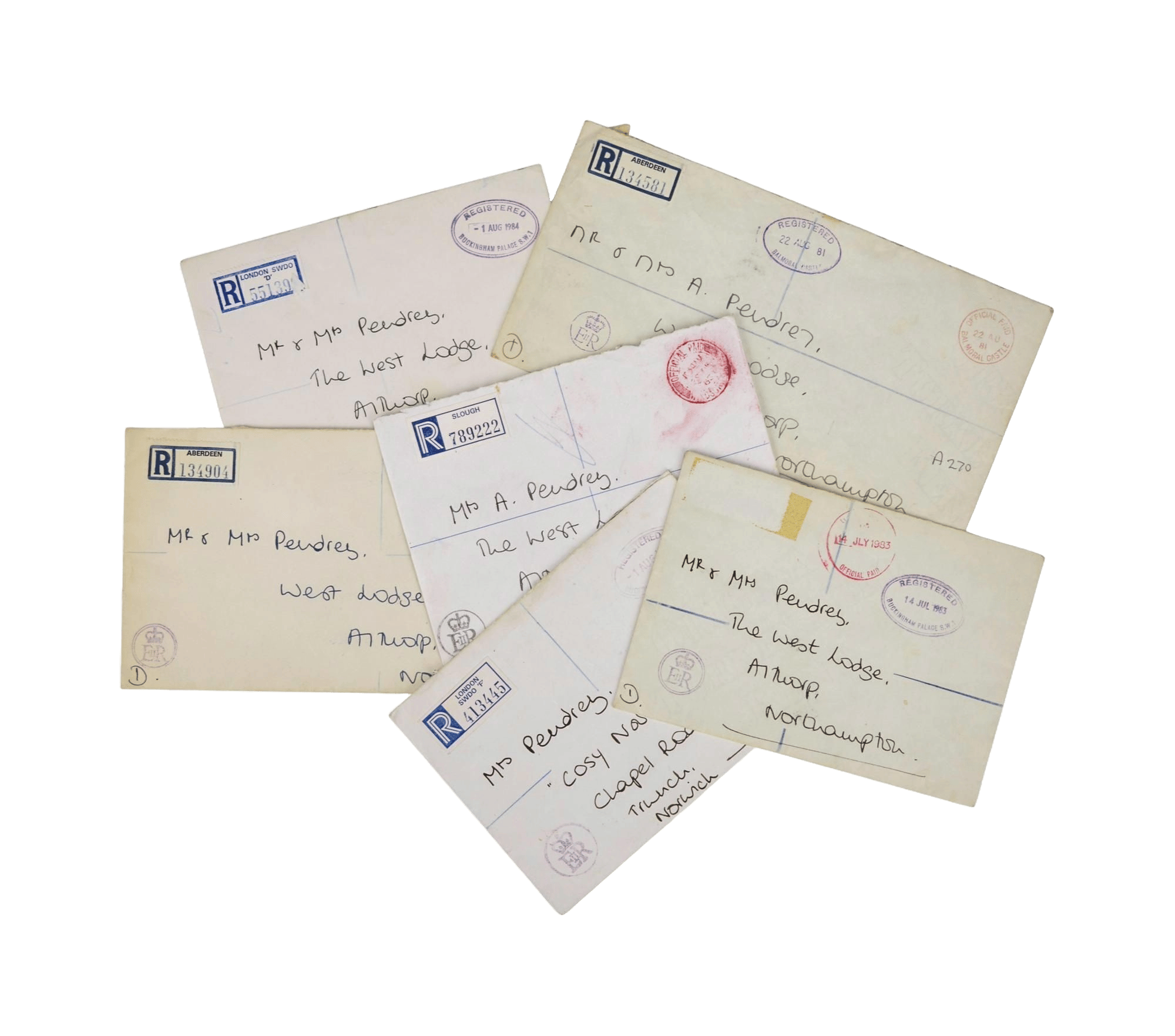 a bunch of envelopes with the letter r on them
